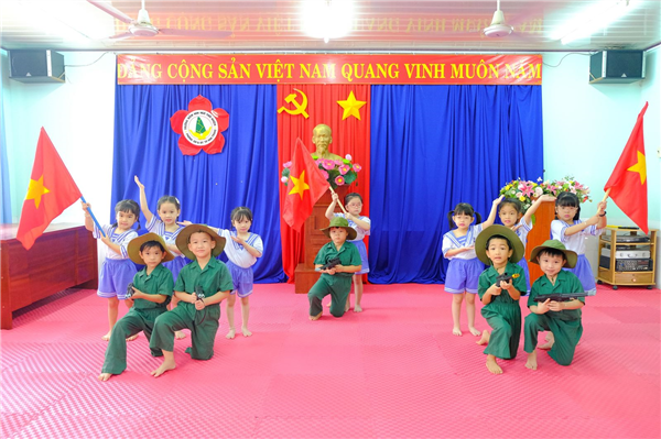 Văn nghệ chào mừng ngày thành lập Quân đội Nhân dân Việt Nam