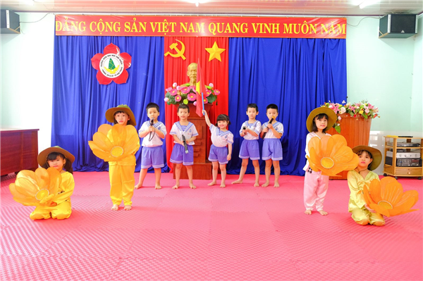 Văn nghệ chào mừng ngày thành lập Quân đội Nhân dân Việt Nam